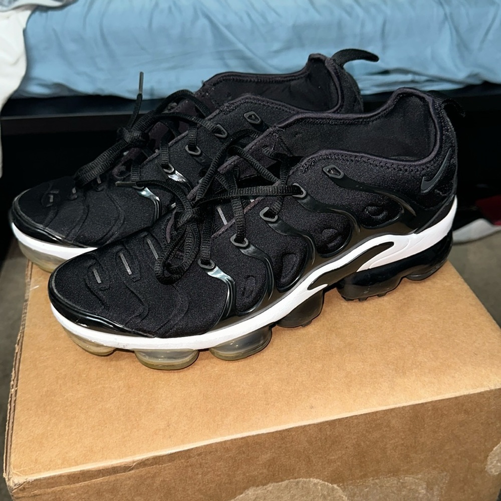 Nike vapor max plus - size 9
